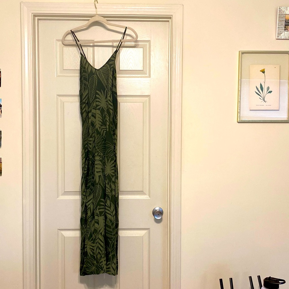 Breezy, forest green, palm print Old Navy maxi dress.